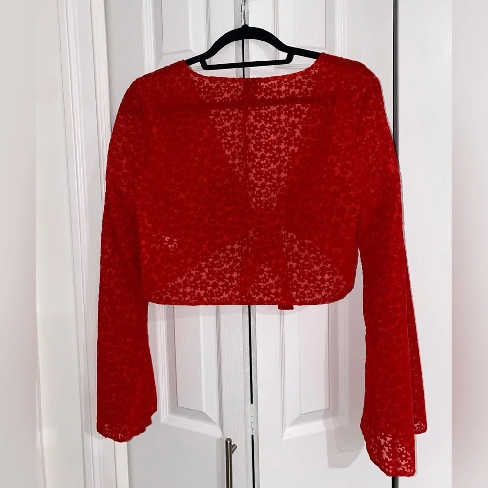Wild Fable Long Bell Sleeve Cropped Tie-Front
Blouse Red Floral Burnout Size M - Picture 4 of 4